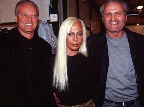 perchè èmorto gianni versace|Gianni Versace: 20 anni fa la tragica fine del grande stilista .